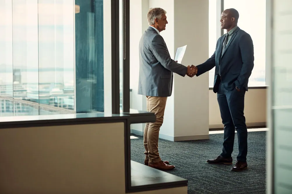 Signature du contrat de déménagement avec le client après l'inventaire